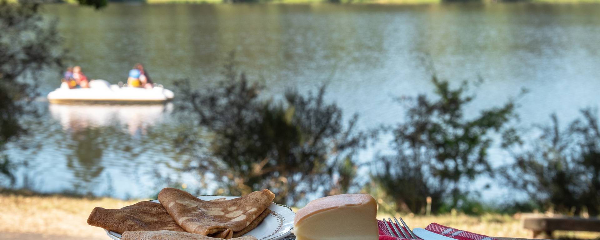Pique-nique à Jugon-les-Lacs
