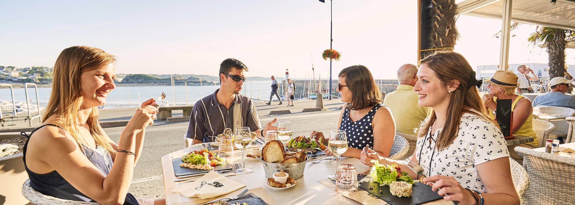 Repas bien mérité sur le port d’Erquy