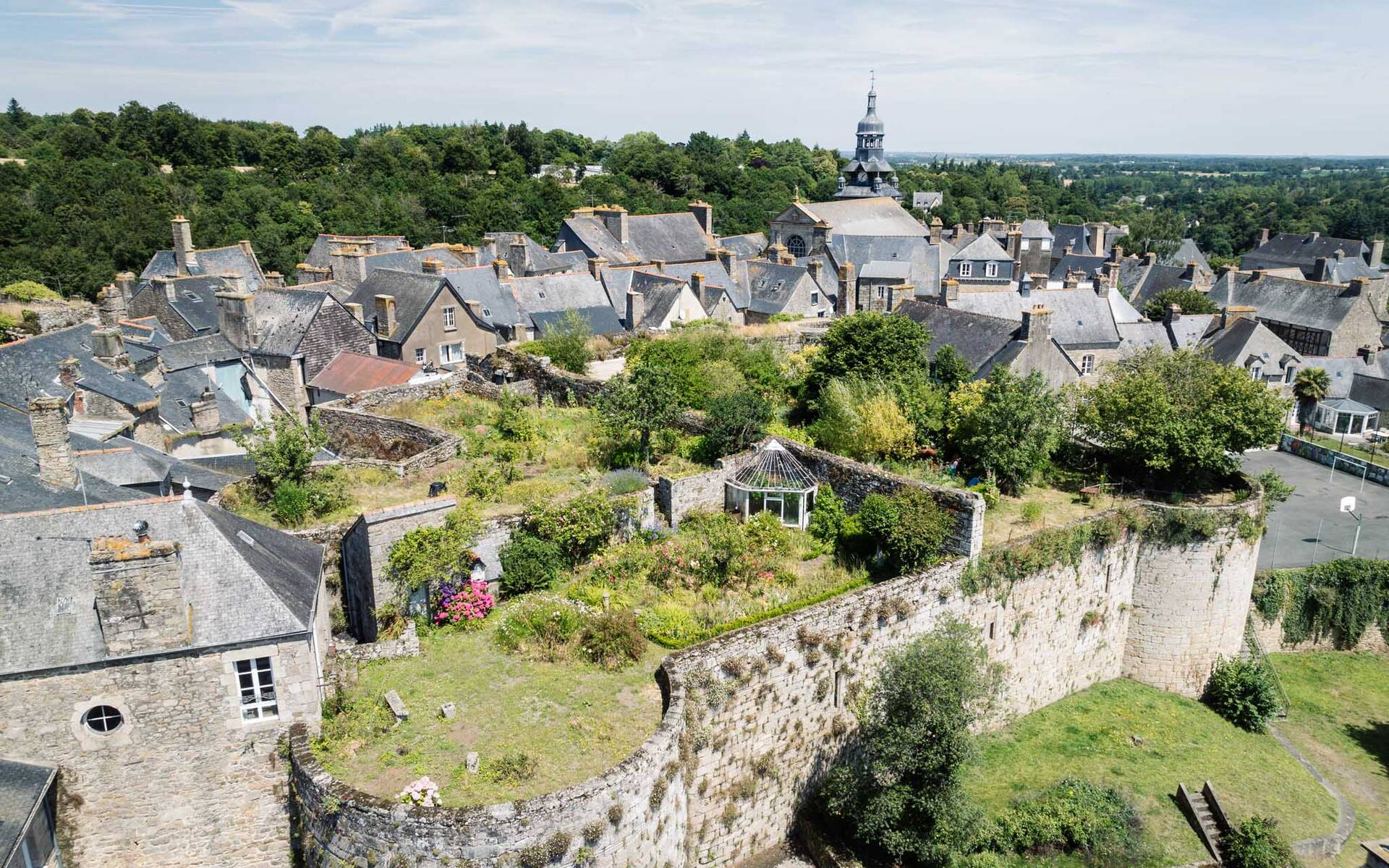 Vue aérienne de Moncontour