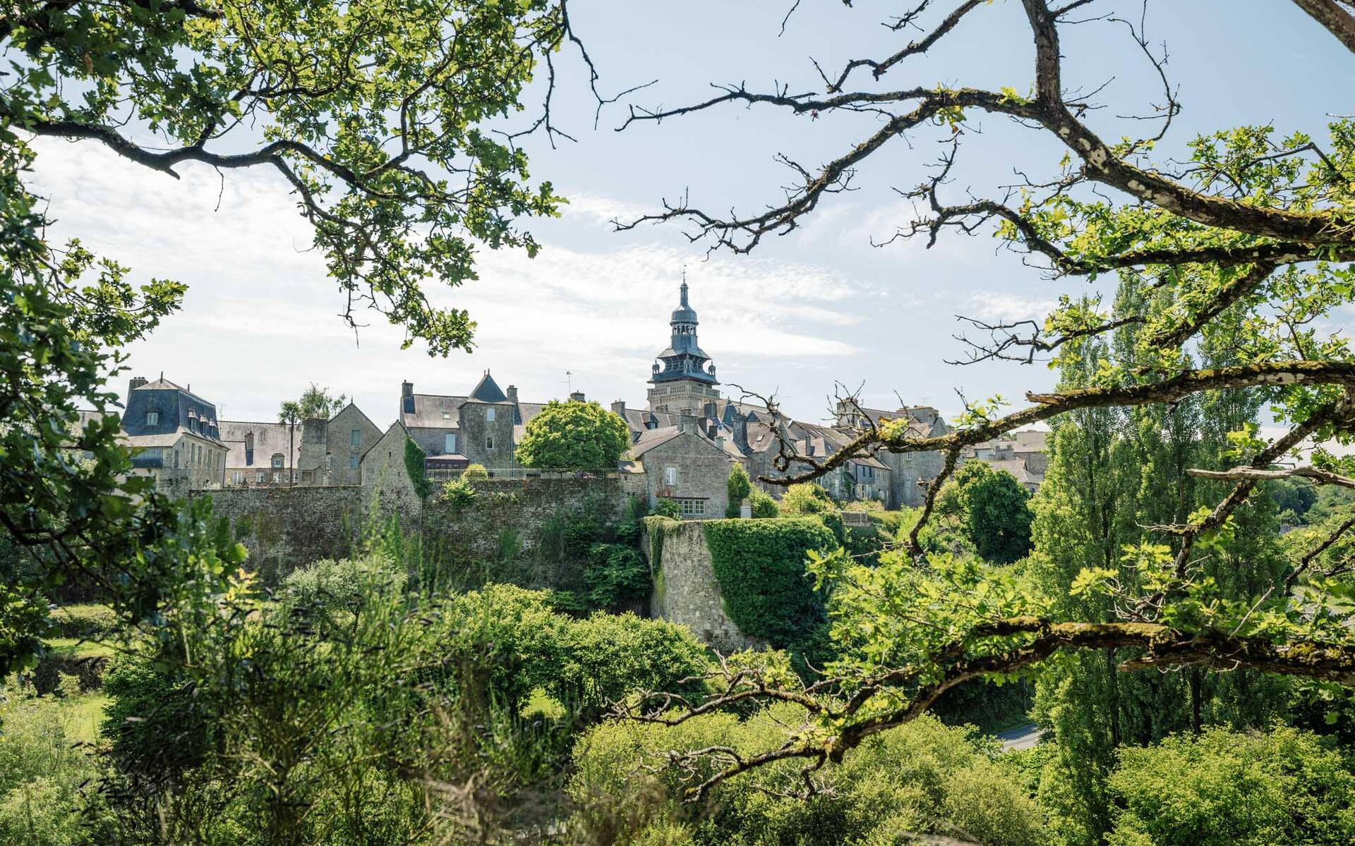 Vue de Moncontour