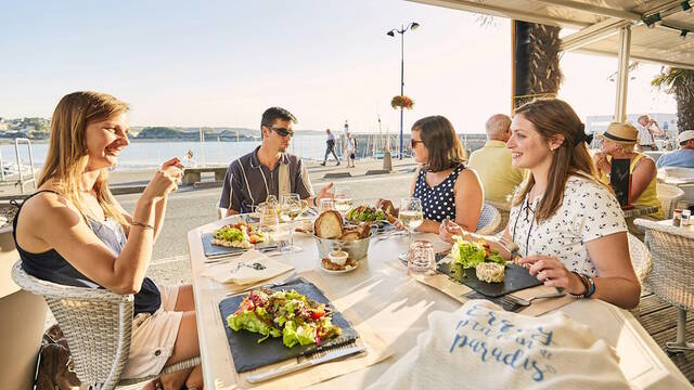 restaurant - terrasse sur le port d'Erquy