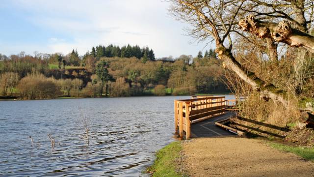 Promenade autour du lac ©R. Reiter