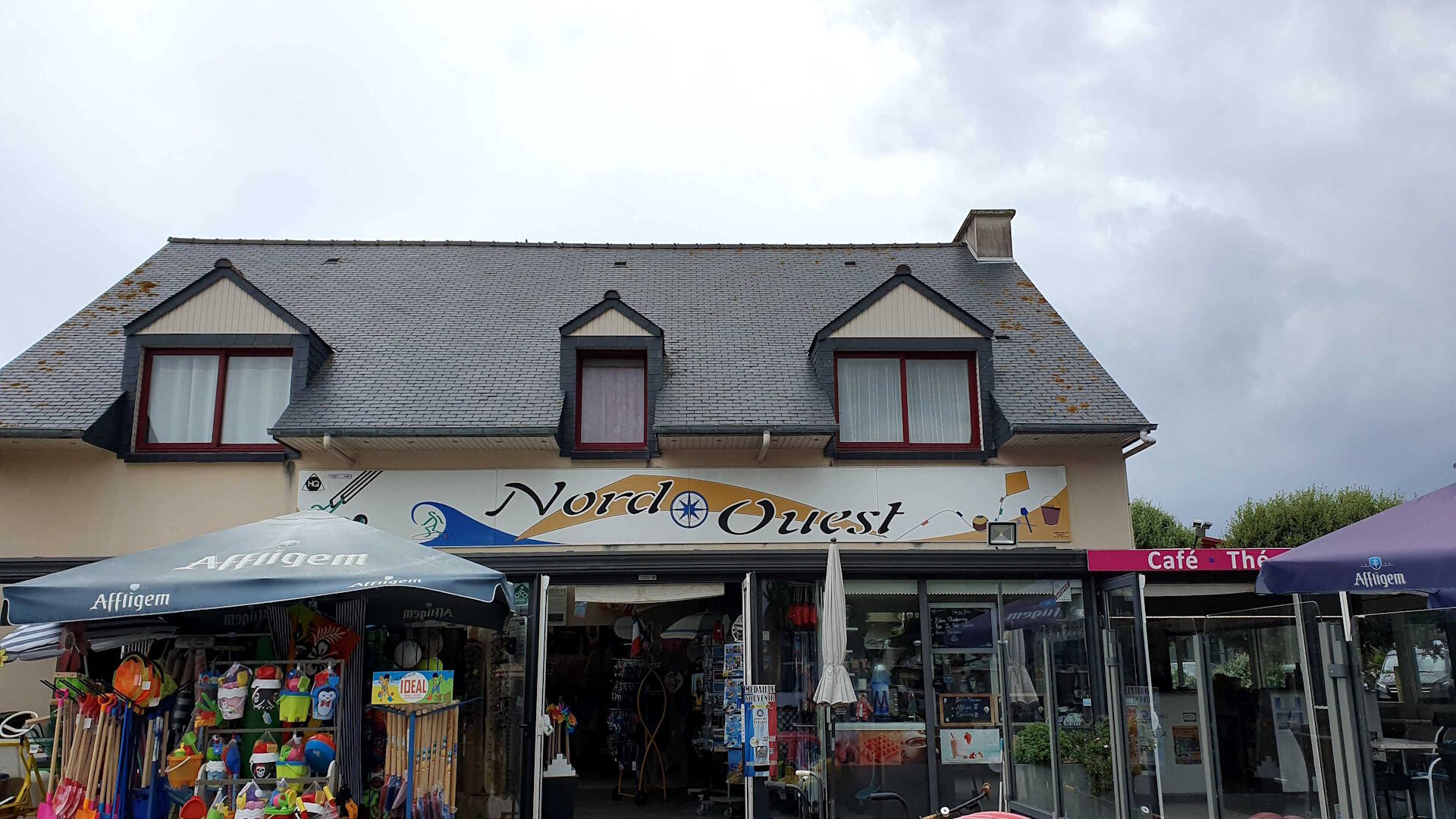 La boutique Nord Ouest à Sables-d'Or-les-Pins