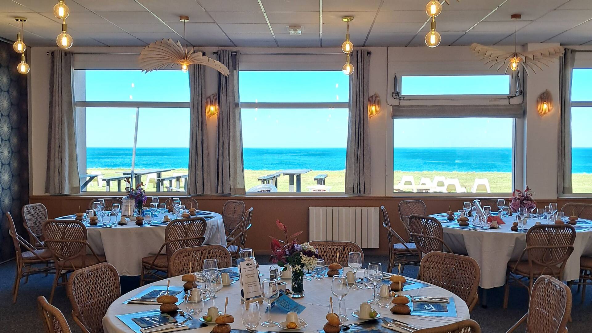 salle_vue_mer.jpg