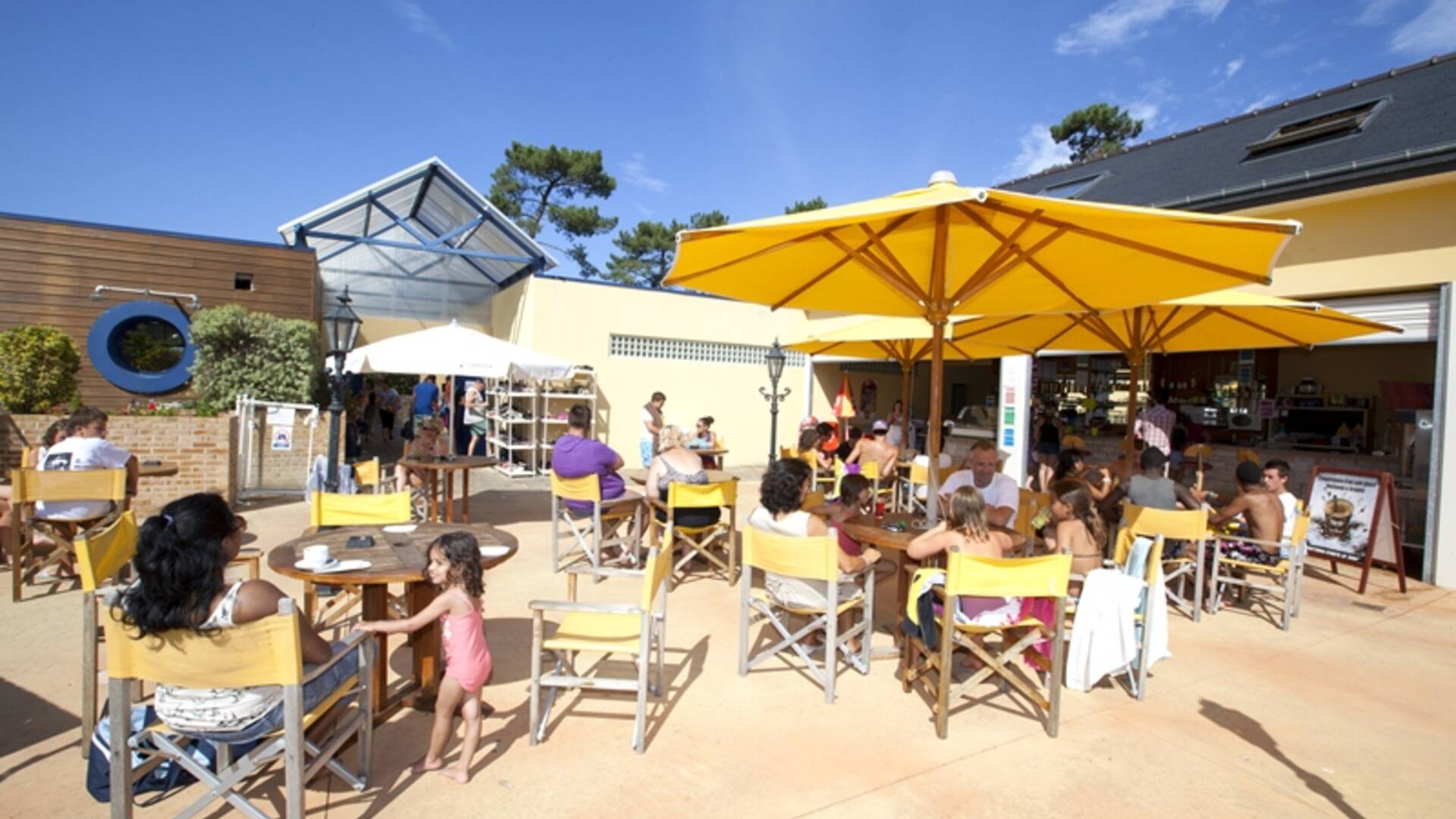yelloh-village-les-pins-bar.jpg