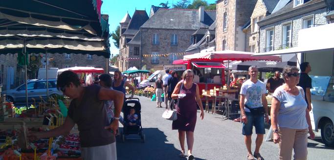 Marché à Jugon-les-Lacs