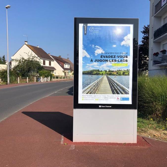 Campagne Abribus Jugon-les-Lacs ©OTCEVA