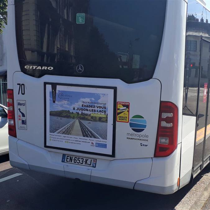 Campagne arrière de bus Jugon-les-Lacs ©OTCEVA
