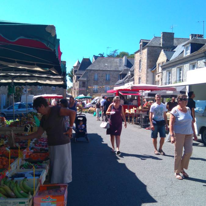 Marché à Jugon-les-Lacs